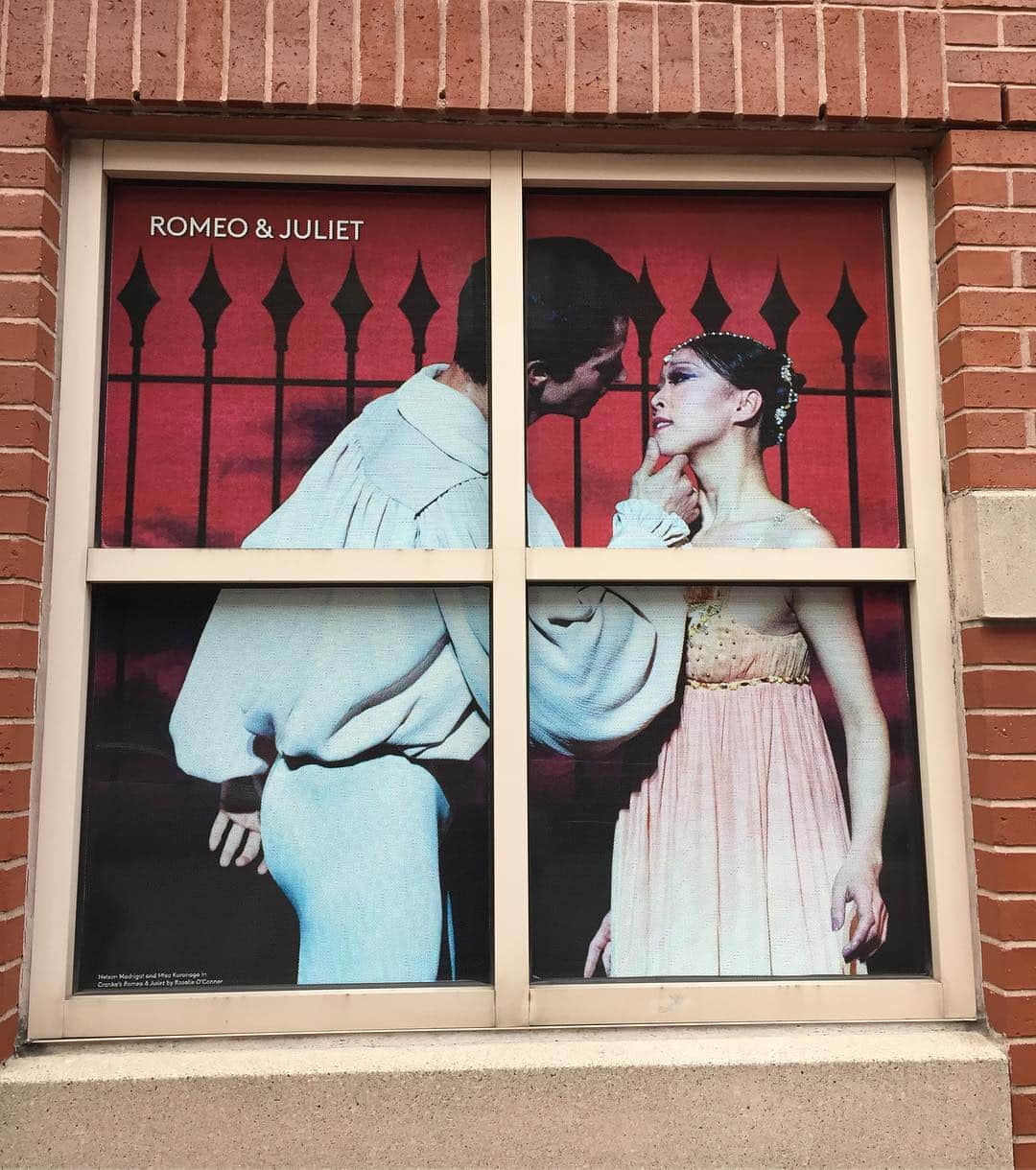 倉永美沙さんのインスタグラム写真 - (倉永美沙Instagram)「The window of @bostonballet studio. 2017-2018 started! Photo by @rosalieoconnorphotography John Cranko's Romeo and Juliet ボストンバレエの新しいシーズンがはじまりました。スタジオの窓にジョンクランコのロミオとジュリエットの写真😘 #ballet #bb #romeoandjuliet #window #studio #new #season #juliet #ballerina #kiss #Boston」8月16日 5時50分 - misakuranaga