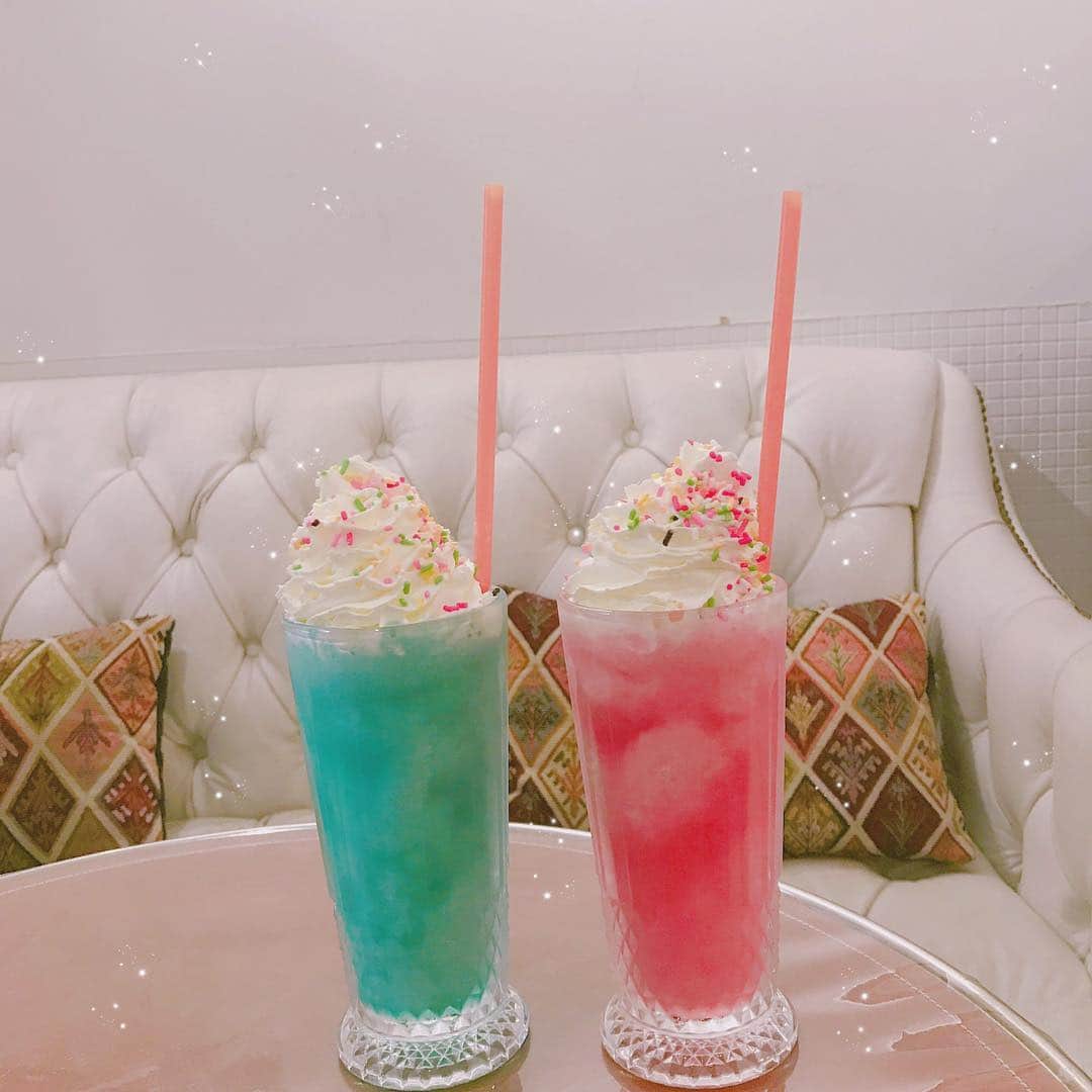 エリンコさんのインスタグラム写真 - (エリンコInstagram)「🍹 大阪にある @oh_ouioui_coffee に行ってきたよ💖 西大橋駅から歩いて10分くらいだった☺️💕 ずっと気になってたこの可愛いジュース🍹💕 グレープフルーツのpinkとblueだよ🎀 #大阪#大阪カフェ#可愛い#cafe#カフェ#ピンク#pink#ジュース#juice#西大橋カフェ#ohouiouicoffee」8月16日 7時55分 - erinko0315