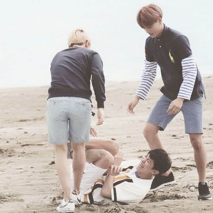 チェン のインスタグラム：「G🍑🍑d morning. . . . #baekhyun #kai #chanyeol  #แบคฮยอน #ไค #ชานยอล」