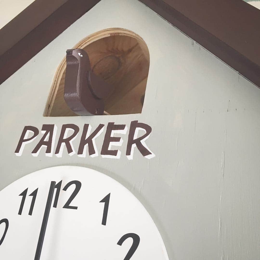 花井祐介さんのインスタグラム写真 - (花井祐介Instagram)「Painting Cuckoo Clock for ACME furniture. 鳩時計を塗っています。」8月16日 11時51分 - hanaiyusuke