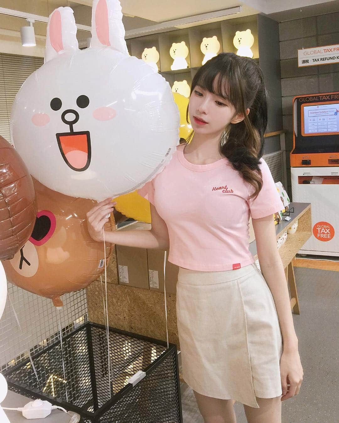 ナ・ヒョンソンのインスタグラム：「🎈」