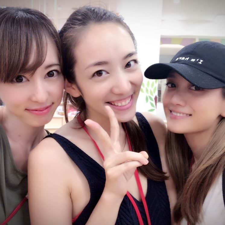 秋山莉奈さんのインスタグラム写真 - (秋山莉奈Instagram)「トミカ博からのキドキド❤️雨で公園遊びできないから、体力有り余ってる🤣 ママ達もたまにはパチリ📷  #キドキド#元グラドル#ママ友 #仮面ライダー繋がり#仮面ライダー555 #仮面ライダー電王#仮面ライダーアギト#ライダーヒロイン #ボートレーサーの嫁」8月16日 16時47分 - akiyama_rina