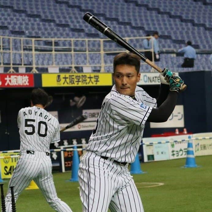 阪神タイガースさんのインスタグラム写真 - (阪神タイガースInstagram)「今日は、ピッチャーのバッティング練習からスタートです❗ #阪神タイガース #秋山拓巳 選手#伊予のゴジラ と呼ばれてました #高校通算48本塁打 #岩田稔 選手 #角度変えてみました #能見篤史 選手 #青柳晃洋 選手 #小野泰己 選手」8月16日 17時18分 - hanshintigers_official