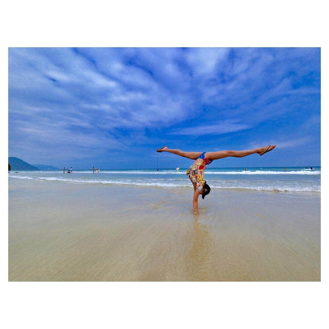 岡部紗季子さんのインスタグラム写真 - (岡部紗季子Instagram)「HANDSTAND...🤸🏽‍♀️🤸🏽‍♀️🤸🏽‍♀️ #sea #gymnastics #handstand #split #summer #beach #shizuoka #again #体操 #白浜 #倒立 #🤸🏽‍♀️ . #逆立ち女子 . 📸Shooting by #CASIO #FR100L」8月16日 18時00分 - sakiko_okabe516