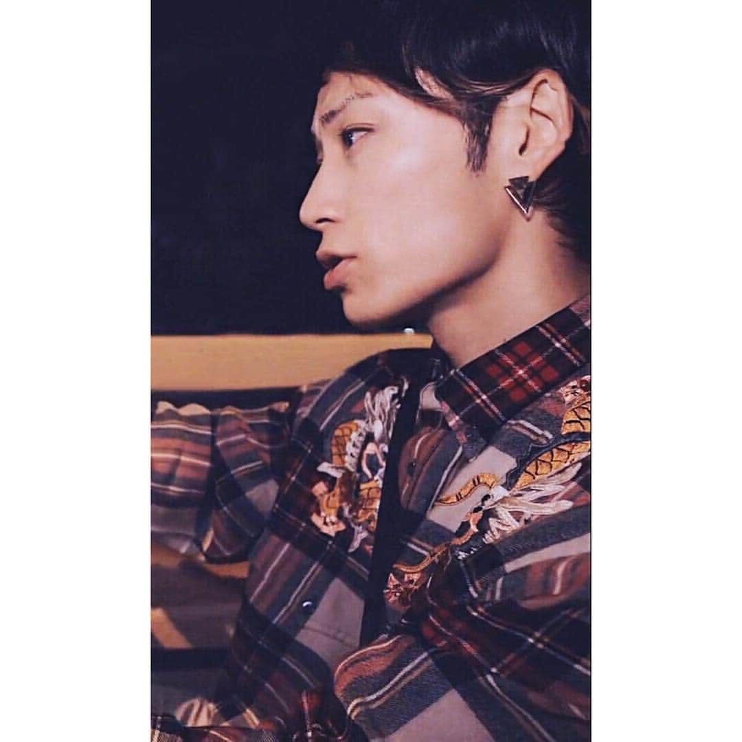 UVERworldのインスタグラム：「「SHOUT LOVE」ミュージックビデオ YouTubeにて公開 ぜひご覧ください」