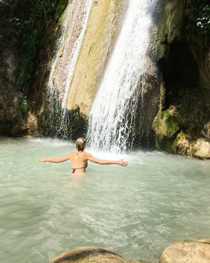 Anna Lylesのインスタグラム：「No rednecks here 👍🏼#Greece #νέδα」