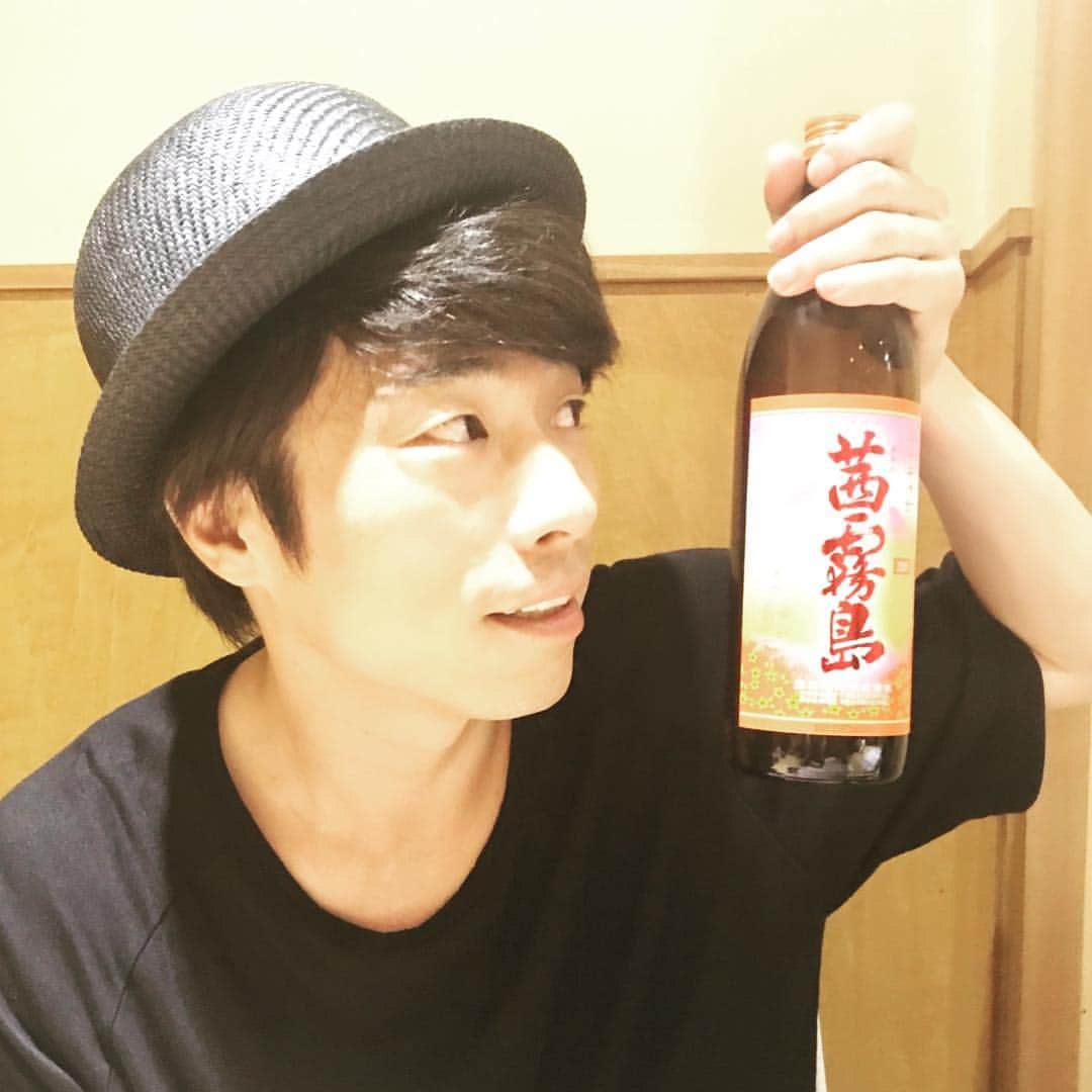 田村淳のインスタグラム：「芋焼酎にはまってしまったよ ハイボールばかり飲んでたのに 芋焼酎が美味いよぉ  この茜霧島が 飲みやすくて安くて美味い オススメ芋焼酎です  #茜霧島」
