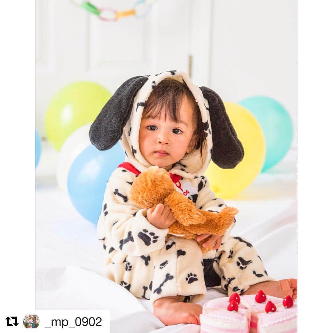 mamaPRESS -ママプレス- のインスタグラム：「#Repost @_mp_0902 さんの投稿をご紹介！ ・ ・ もう、なんという愛くるしさ😍😍😍 こんなわんちゃん🐶いたら たまりませんねぇ💕 ・ ---------------- 🐶💗💗 . #daughter #summer #baby #girl #baby_girl #1歳9ヶ月  #女の子 #赤ちゃん #女の子ママ #新米ママ #ベビーモデル  #親バカ #親バカ部 #ママリ #コドモノ #コノビー #mamlife  #ベビフル #ベビリトル #mamanoko #可愛い #癒し #コズレ #ママプレス #ママカメラ #instababy #kids #model #撮影」