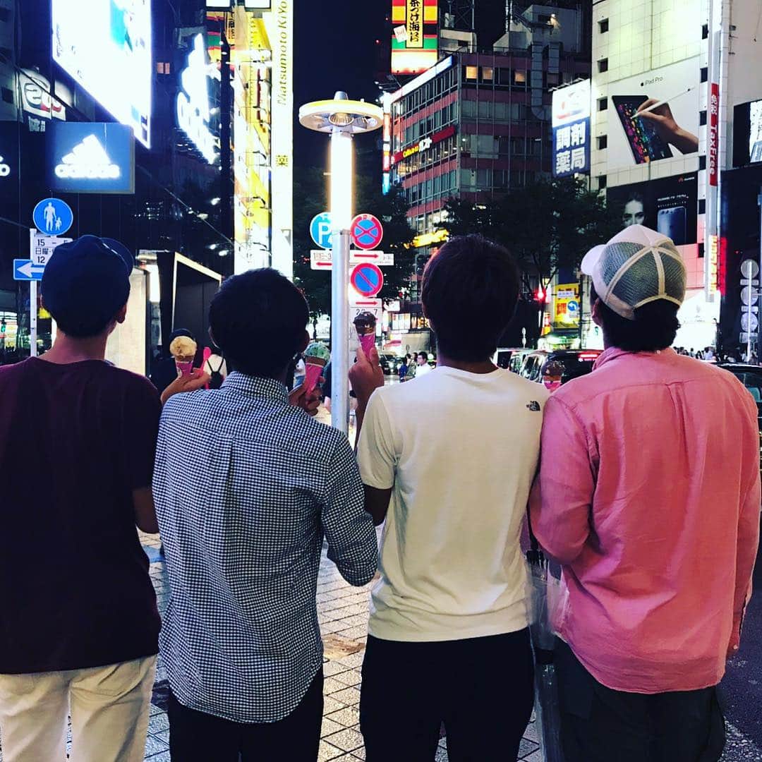 伊原剛志さんのインスタグラム写真 - (伊原剛志Instagram)「渋谷で15歳の少年達と右端の俺。 気持ちと後ろ姿は変わらない？」8月17日 18時30分 - tsuyoshi_ihara