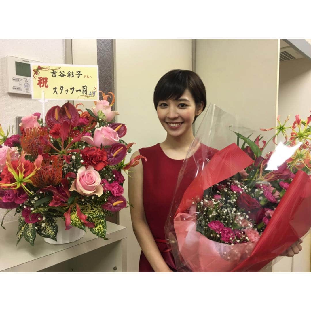 吉谷彩子さんのインスタグラム写真 - (吉谷彩子Instagram)「昨日は、とても素敵な素敵な作品を撮影しました。  お花もたくさん。 とても嬉しい。 ありがとうございます。  早く報告したいなぁ〜！ #お疲れ様でした#花束 #ありがとうございます」8月17日 10時10分 - ayako_yoshitani