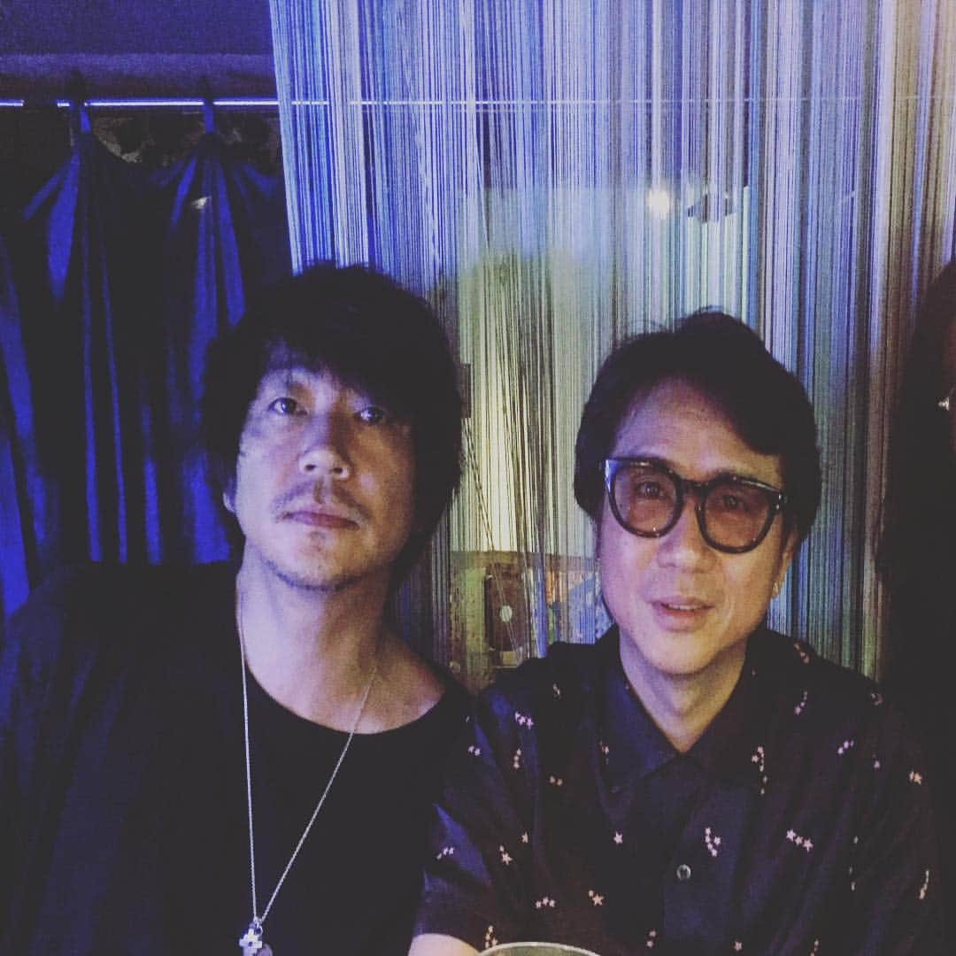 月に吠える。さんのインスタグラム写真 - (月に吠える。Instagram)「先日、藤井フミヤさんに会った オレは、「もっと！チェッカーズ」をカセットテープで買った世代なのだ。#藤井フミヤ#藤井郁弥#大森南朋」8月17日 12時58分 - tsukinihoeru.6960.naoomori