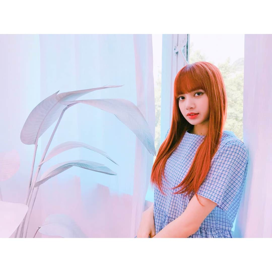 BLACKPINKさんのインスタグラム写真 - (BLACKPINKInstagram)「#BLACKPINK#LISA#블랙핑크#리사#날라리사#롱다리사 🖤💕🖤」8月17日 18時50分 - blackpinkofficial