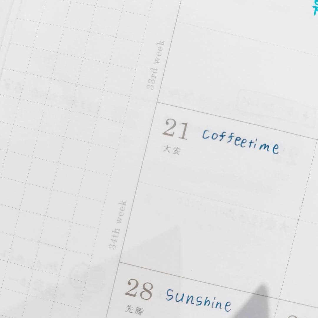 眞家泉さんのインスタグラム写真 - (眞家泉Instagram)「📖 8ヶ月使って初めて知る事実。 今週は今年の何週目にあたるのか、書いてありました。 時間はないんじゃなくて作るもの。 高校生の時の部長の言葉。 . #手帳 #diary」8月17日 16時28分 - maie_izumi
