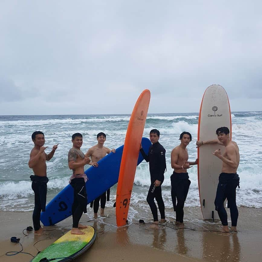 チョン・ウィチョルさんのインスタグラム写真 - (チョン・ウィチョルInstagram)「#양양#candysurf#서핑 🏄#해녀 🏊‍♀️#죽도해변  좋은사람들과즐거운시간🤗😎 운동합시다💪🏋🏻‍♀️ @candysurf_korea」8月17日 17時02分 - jung_euichul