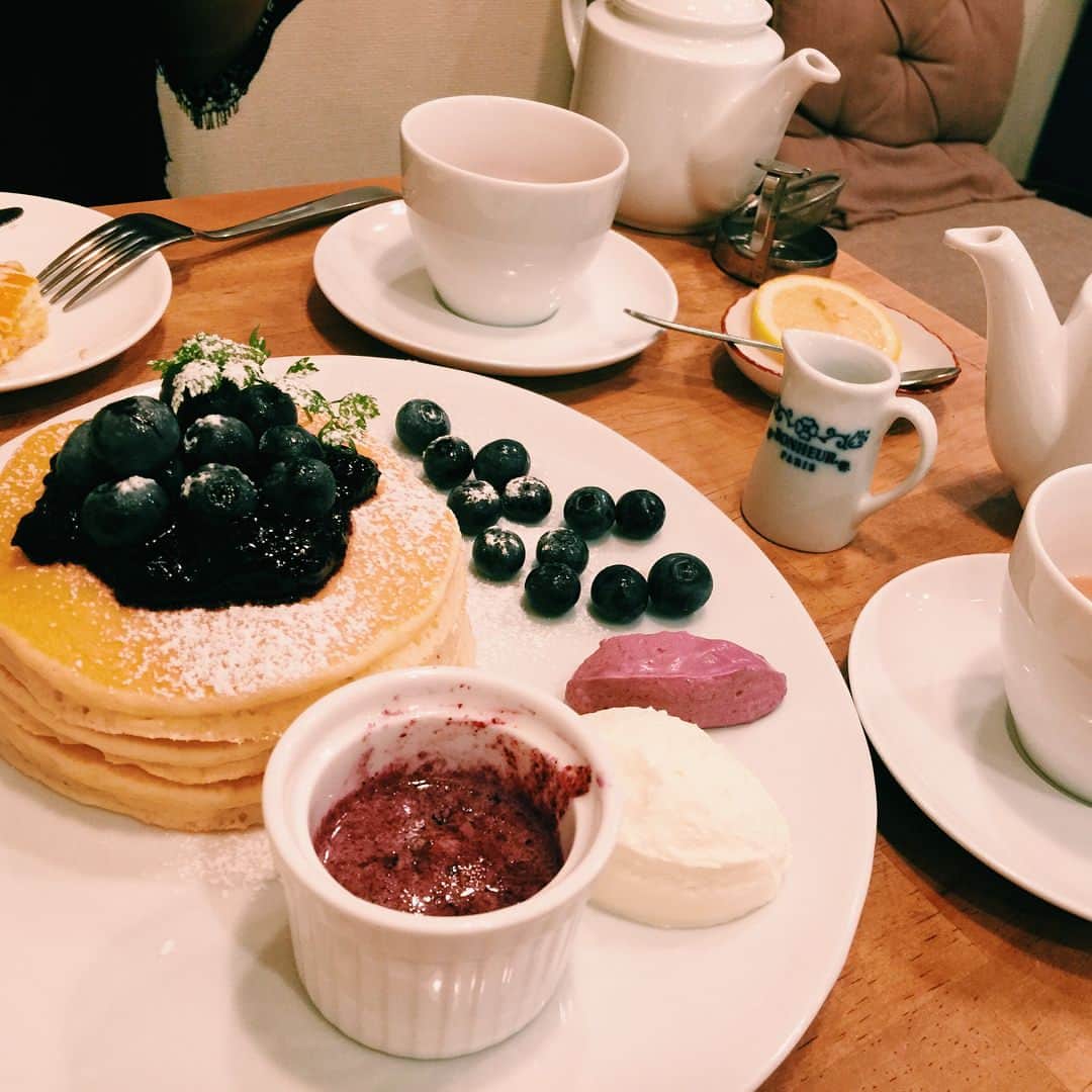 杉ありさのインスタグラム：「大好きな友達がお休みになったみたいで急遽遅めのランチ🍴❤️ 三軒茶屋のvoivoiってお店☺︎ 初めて行ったけど、ご飯系もスイーツ系もとっても美味しかったです🥞💕 #三軒茶屋 #ランチ #パンケーキ #スイーツ  #happy #lunch #today #friend #thankyou #love #food #pancakes #sweets #instalove #instagood #instalike #instafood #tokyo #japan #girls」
