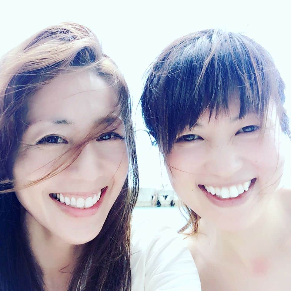 小林美香子のインスタグラム：「高校の同級生からの連絡(๑>◡<๑)インドに行ったり、ワールドワイドに活躍している同級生。興味ある方はぜひぜひ。  連絡頂いたメッセージそのまま貼り付けまーす。  度々お騒がせしてごめんねー🙇大阪入りまであと10日に迫り、いよいよ集客もヤマ場です。  藁をもすがる思いでお願いですが、ご無理の無い範囲で、みかりんのお友達やお知り合いにも下記イベント情報をシェアいただけないでしょうか？🙏（笑）  主催者や参加者、東京で人気の講師の要望により、当初のインドネタからだいぶ趣が変わりましたが（笑）、特に、女子受け間違い無しです！どうかよろしくお願いします(ごめんなさい)  8/26(土)18:30〜21:00 https://www.facebook.com/events/261578694337707/?ti=icl  8/28(月)10:00〜16:00 https://www.facebook.com/events/1283008531821128/?ti=iclhttps://www.facebook.com/events/261578694337707/?ti=icl  #写真は前の沖縄のやつ #優子ちゃん」