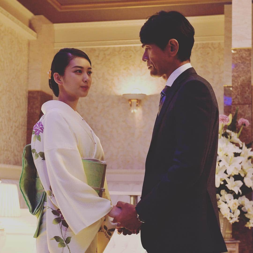 テレビ朝日「黒革の手帖」さんのインスタグラム写真 - (テレビ朝日「黒革の手帖」Instagram)「. 『 #黒革の手帖 』放送まであと１０分‼️ . #お互いの野望 #必ず叶える #武井咲 #江口洋介」8月17日 20時50分 - kurokawatvasahi