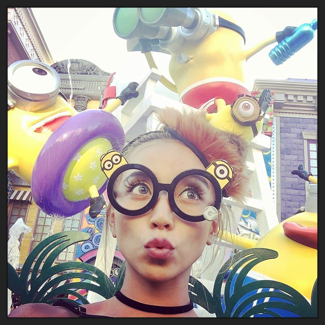 細井宏美さんのインスタグラム写真 - (細井宏美Instagram)「i love minions💛💛💛 何回も会えて幸せだった〜‼︎🤤💛 こんなカワイイこたちいないっ😂💛 2.7枚目はお気に入り♪はー。かわい😂💛 #minions#ミニオン#love #今更ハマる笑#universalstudioJapa#usj#osaka#ユニバ#happy#memory」8月18日 0時07分 - romihi_romihi