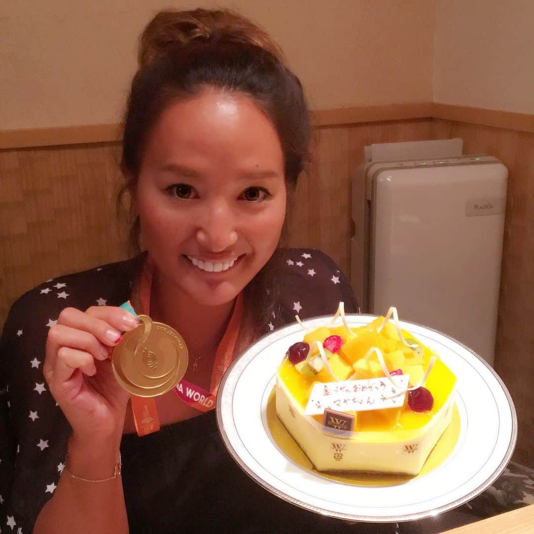 沖田杏梨さんのインスタグラム写真 - (沖田杏梨Instagram)「FINA Masters World Championship 2017!! Solo synchronized swimming GOLD Medalist 🏅  Maya Kimura!! Congratulations!!!! I admire her, love her. Thanks for your power and being my friend🙌❣️❣️❣️ ‪FINAマスターズ世界選手権2017！！！‬ ‪シンクロナイズドスイミング‬ ‪ソロ部門‬ ‪金メダリスト‬ ‪木村真野ちゃん♡‬ ‪大好きです。尊敬してます。‬ ‪これこらも宜しくね✨‬ ‪本当におめでとうございました！！‬ #mayakimura  #anriokita #sayamaai #synchronizedswimming #solo  #gold #goldmedalist #congrats #finamastersworldchampionship  #finamastersworldchampionships2017  #admire #love #greatfreand  #おめでとう #金メダル #金メダリスト #本当に凄い #力貰える #大好きです #沖田杏梨 #佐山愛」8月18日 0時34分 - anri_okita