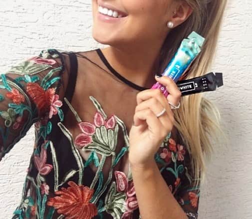 のインスタグラム：「#repost @doreenhlz showing us her #cocoselfie. Mint or charcoal? You decide 😁 cocowhite.com」