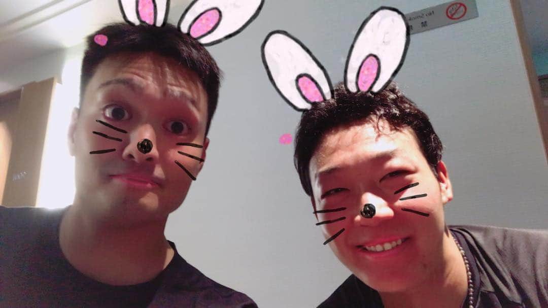 秋山拓巳のインスタグラム：「#いつか大山撮る詐欺してたような#遅くなりました#10勝目#みんなに感謝#もっとチームのために頑張ります#秋山拓巳#大山悠輔」