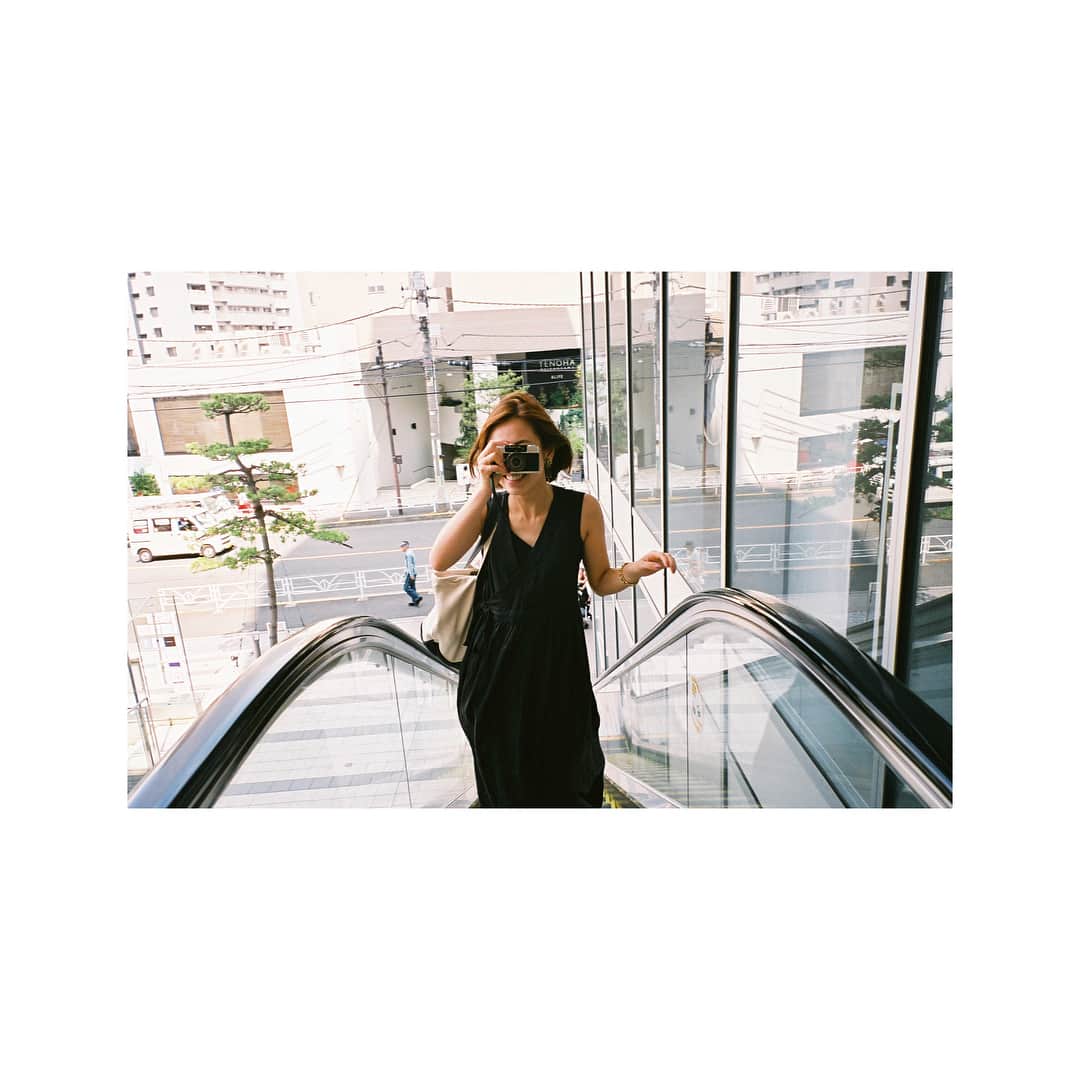 芳根京子さんのインスタグラム写真 - (芳根京子Instagram)「先月の話になっちゃいますが、滝ちゃんとカメラ持ってプラプラしました。楽しかったー！  #滝ちゃん #悦子さま #だいすき #お姉ちゃんです #film」8月18日 14時53分 - yoshinekyoko