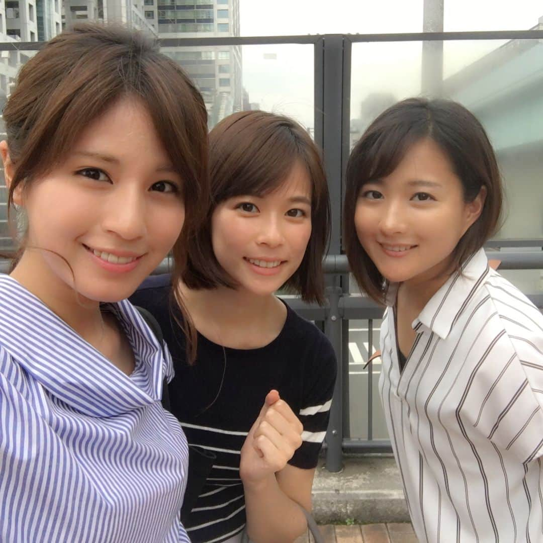 堤礼実さんのインスタグラム写真 - (堤礼実Instagram)「奇跡的にこの3人が揃いました！✨✨✨ 私の大切な同期です♡ 普段曜日や時間がバラバラなので女性陣3人が揃うことは中々無いのですが、久々に会えました💓 一緒にご飯を食べて、また其々のお仕事へ… 心の拠り所であり、刺激的な存在でもあります。  #フジテレビ#2016年入社 #鈴木唯#永尾亜子#堤礼実 #照れくさくて中々写真撮ろうって言えない #その結果全然写真がない #から勇気出して撮ってみた #結果やっぱり照れた #干渉しないタイプの2016年入社です #約1年前との比較画像 #1年ちょい前と比べると大人になりましたね(老けたとは言わせません) #堤は前髪が伸びました #今度は上中藤井も一緒にね」8月18日 15時37分 - reimi_tsutsumi1123