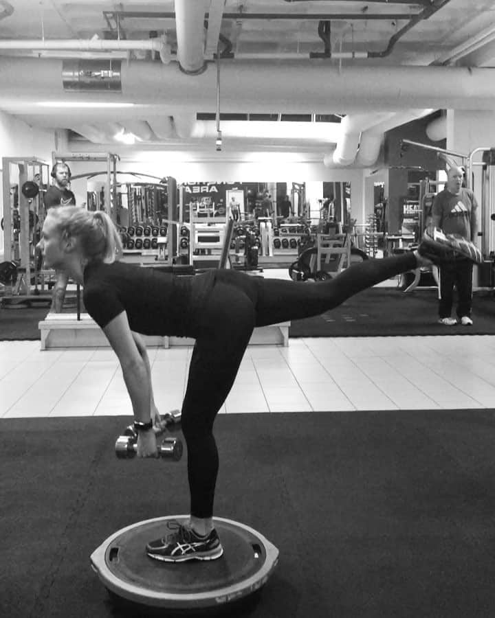 イザベル・オルソンのインスタグラム：「So good to be back at my home gym @motivasverige 💪🏼 Getting ready for this season is so fun! #skatesweden #edeaskates #edeafamily #johnwilsonblades #motivafitness #teijasskateshop #stac #stacelitfond」