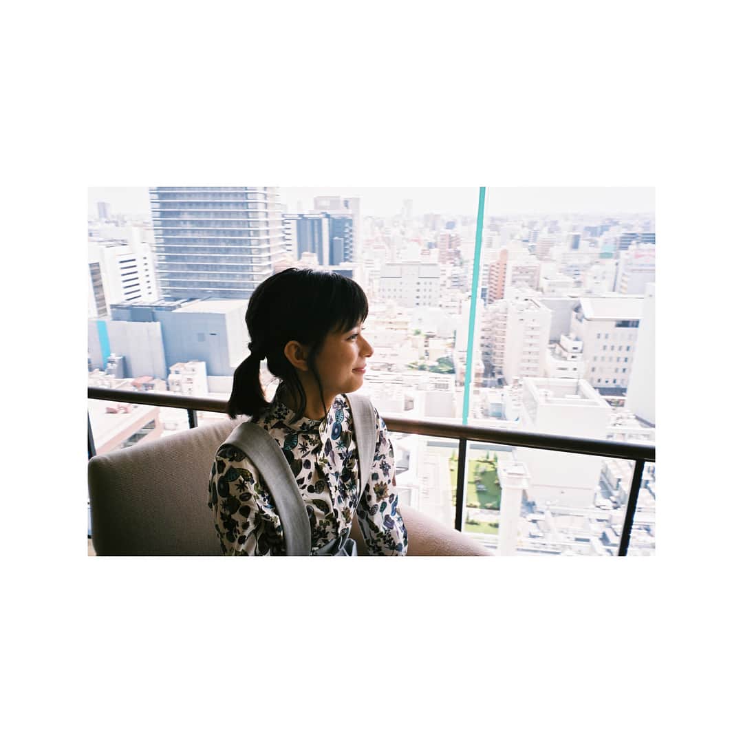 芳根京子さんのインスタグラム写真 - (芳根京子Instagram)「Instagram 公式マークつけていただきました。ひょ。  てことで記念にプロフィールの画像変えてみました。ひょ。  よろしくお願いします。  #film #びよーん #ひょ」8月18日 23時04分 - yoshinekyoko