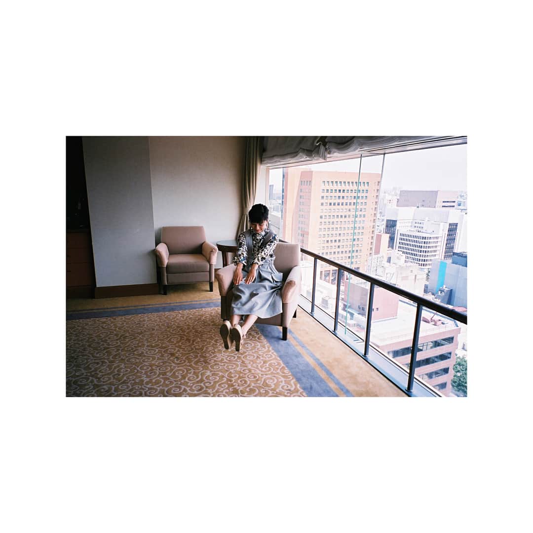 芳根京子さんのインスタグラム写真 - (芳根京子Instagram)「Instagram 公式マークつけていただきました。ひょ。  てことで記念にプロフィールの画像変えてみました。ひょ。  よろしくお願いします。  #film #びよーん #ひょ」8月18日 23時04分 - yoshinekyoko