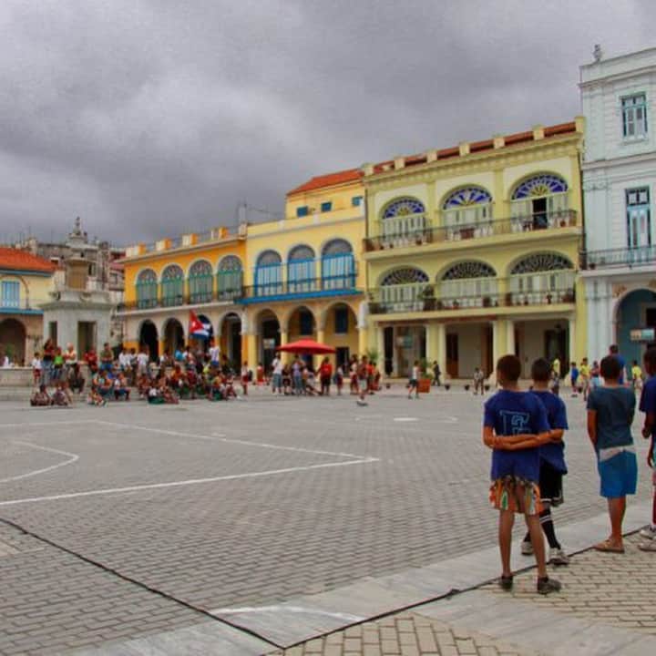 世界遺産オンラインガイドさんのインスタグラム写真 - (世界遺産オンラインガイドInstagram)「キューバの世界遺産「オールド・ハバナ（ハバナ旧市街）とその要塞群」。「カリブ海の真珠」と呼ばれるキューバの首都ハバナにある旧市街と、4つの要塞群（フエルサ要塞・モロ要塞・プンタ要塞・カバーニャ要塞）から成り立っています。 #キューバ #世界遺産 #ハバナ」8月19日 17時06分 - world_heritage_site