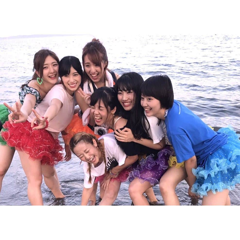 佐藤綾乃のインスタグラム：「仲間って素敵よね 全く違う7人だけどだから良いのかもね！ 何年も先もこの関係が続くといいな  #アプガ #夏の思い出 #仲間」