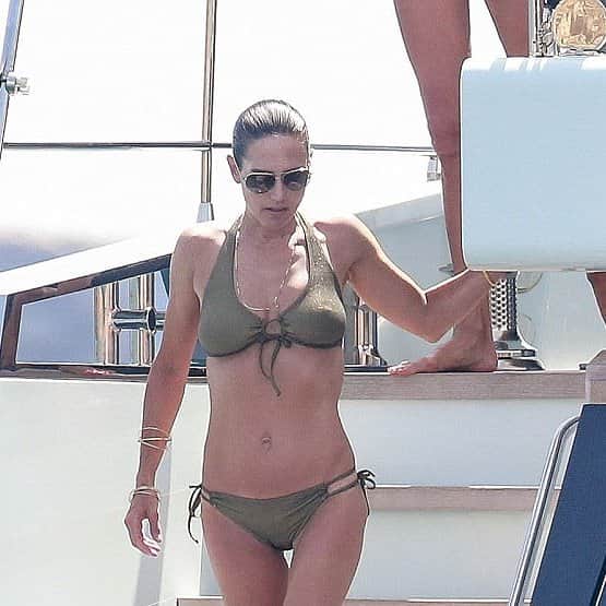 ジェニファー・コネリーのインスタグラム：「She has escaped to the balmy climes of Ibiza for some summer sun with her family. #jenniferconnelly」