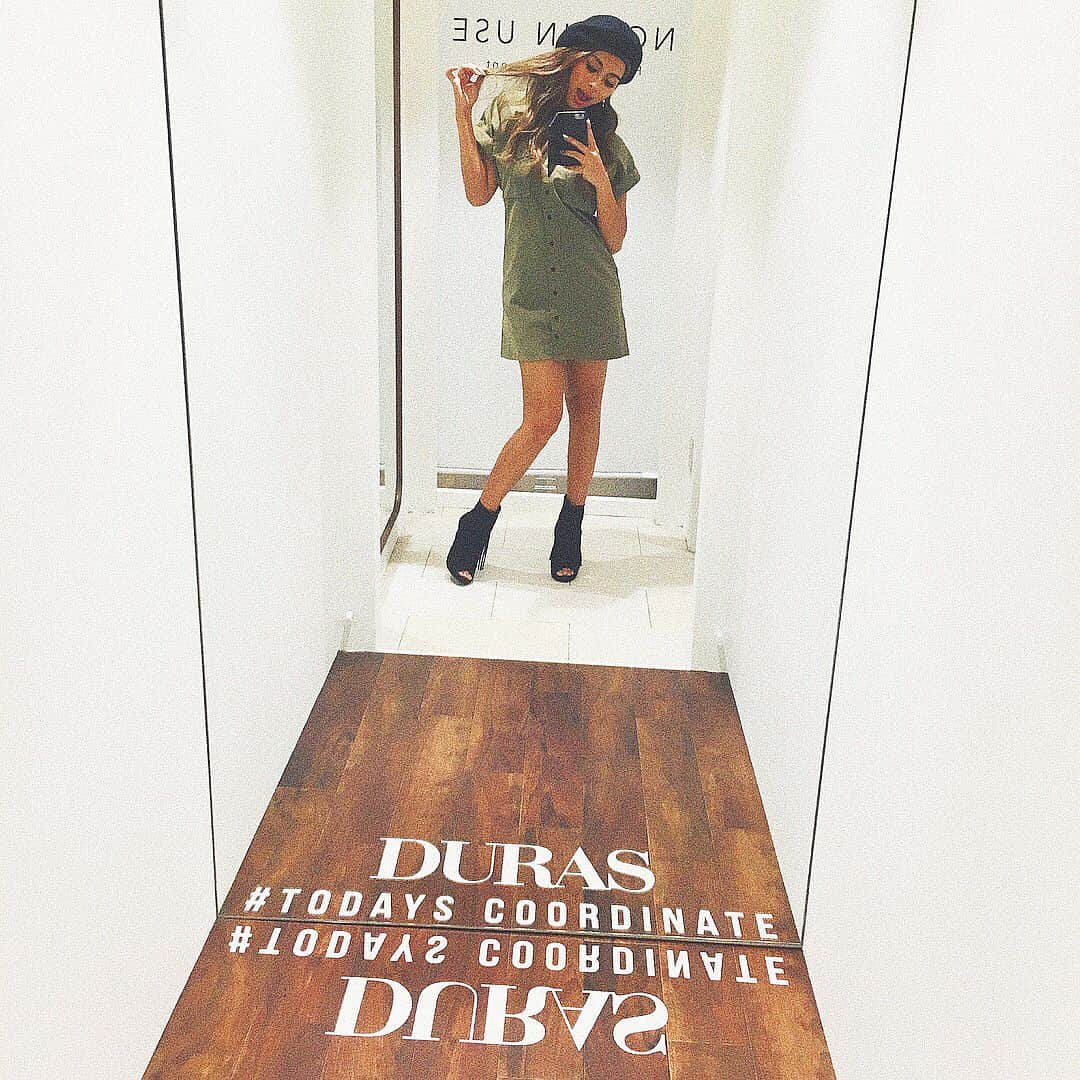 Airi Shibuyaのインスタグラム：「渋谷店が一部リニューアルしました❤️ . フィッティングルームも インスタ映え間違いなしなので ご来店の際にぜひ撮ってくださいね😊✨ . 今日のお休みも満喫中⛱ 晴れて良かったーー🌞🌞 . #duras#fashion#coordinate#today#ootd#instagood#instalike#renewal#デュラス#リニューアル#渋谷109」