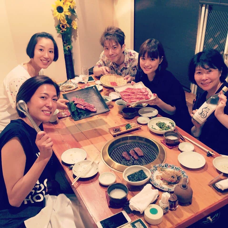 大原櫻子さんのインスタグラム写真 - (大原櫻子Instagram)「本番終わってからも集まれる幸せ〜✨ 安蘭さんの話にみんなで笑い転げました(^^) 花れんさんは、食間にボイトレしてくださいました。笑 久々に花れんさんレッスン(^^) #リトルボイス」7月26日 23時21分 - sakurako_ohara