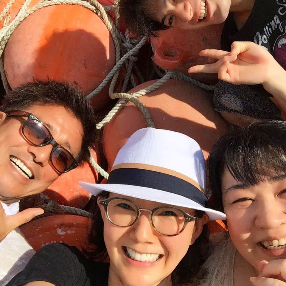 とよた真帆さんのインスタグラム写真 - (とよた真帆Instagram)「ブイと私たち（笑）  #私が#ブイブイ#言ってる から#皆んなが#確かめに #来てくれた#北海道#伊達漁港 #風間トオル#兄貴#安奈ゆかり ちゃん#吉田大輝 くん#皆んな#いいやつ だな〜（笑）」7月26日 23時26分 - maho_toyota