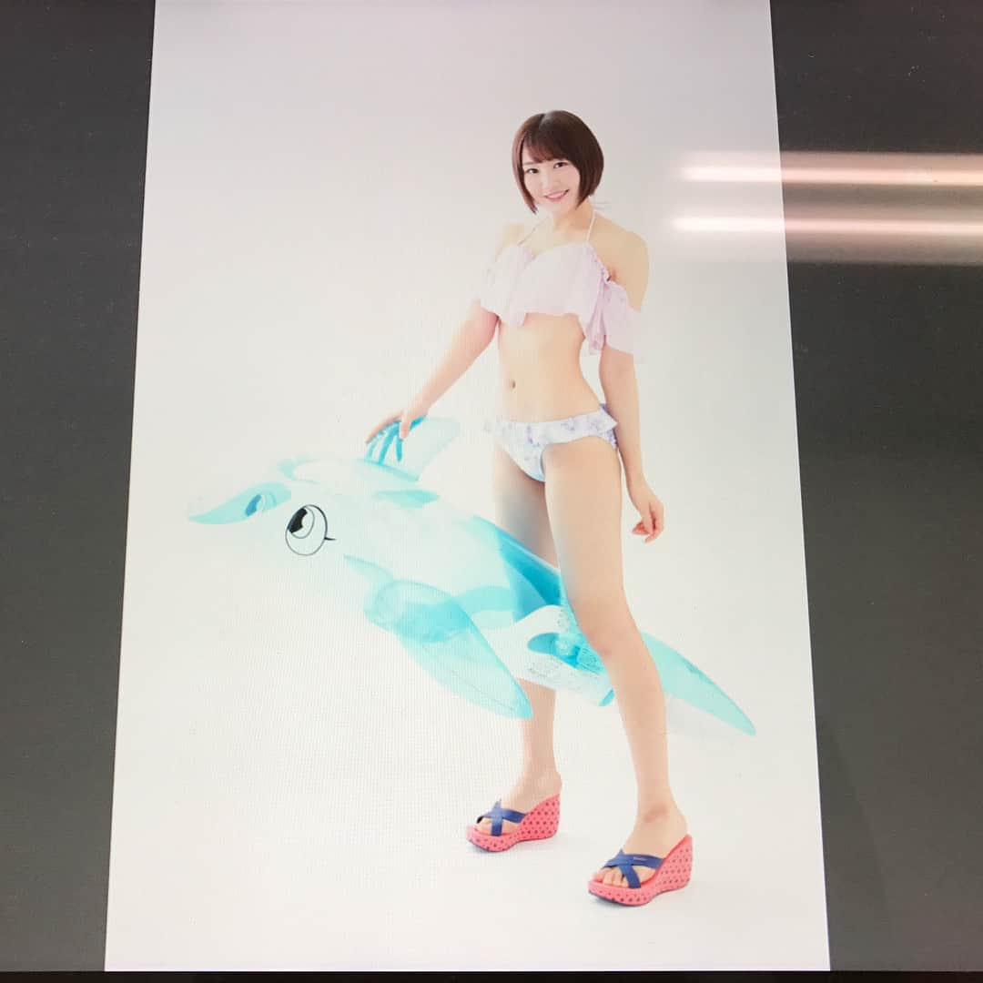 川上礼奈のインスタグラム：「. 今年の生写真の水着は こんな感じでした☺👙 薄ピンクのオフショルです♡ めっちゃタイプ♡ ぜひ！発売中です！ チェックして下さいね💓 写真3枚あります♡スライドしてね！」