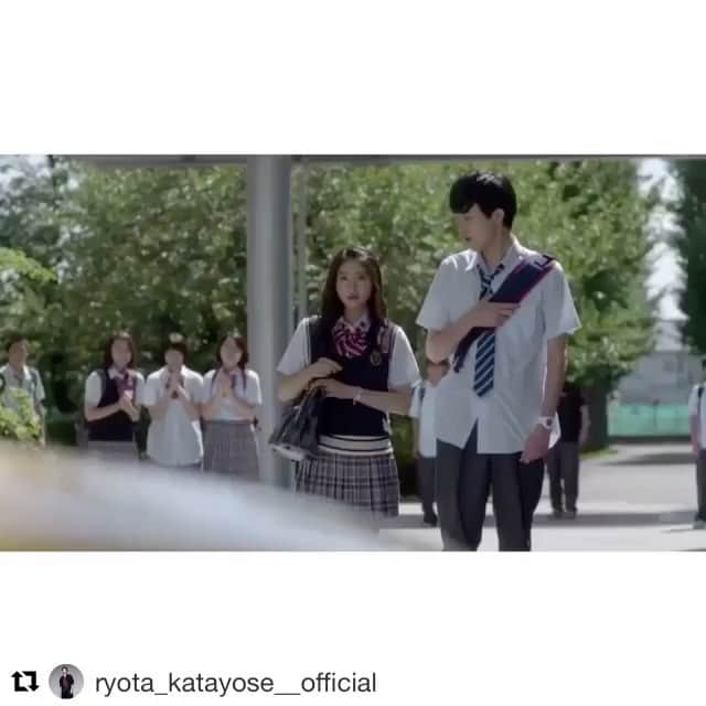 兄に愛されすぎて困ってますのインスタグラム：「#Repost @ryota_katayose__official ・・・ 映画「兄に愛されすぎて困ってます」 涙を流してくださった方が たくさんいらっしゃるようで お兄を演じさせて頂いた自分として はるかや橘兄妹、兄こまの世界に 少しでも恩返しできた気がして 本当に嬉しいです。 こんな特別トレーラーもできました🙏✨ そして31日には 大ヒット感謝祭イベント🍉✨ 全国でライブビューイングもあります🔥🔥 きっと兄こまを通して 皆さんの前でお話するのは 本当にこれで最後かと思われます。 兄こまを通してたくさんの方と 同じ時間をご一緒できるのを 楽しみにしています😎 ライブビューイング参加者限定の プレゼントもお楽しみに✌️ @anikoma_movie  #兄こま  #兄に愛されすぎて困ってます  #油断してると  #泣けちゃいます」
