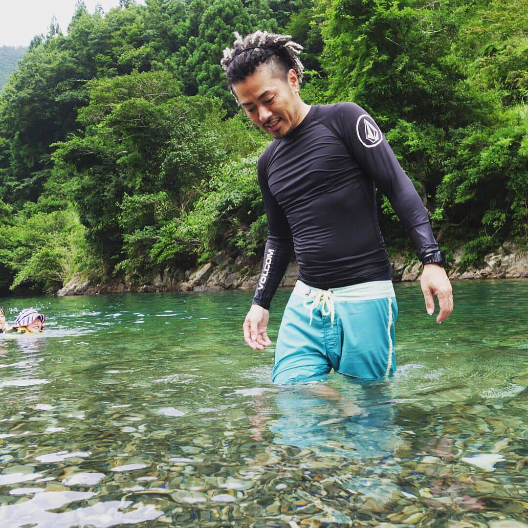 BUCCIさんのインスタグラム写真 - (BUCCIInstagram)「川湯温泉  川が綺麗すぎる  #ETKING #BUCCI #ginger #川湯温泉 #大自然 #釣り #釣っても魚は触れないタイプ」7月26日 20時46分 - bucci04et