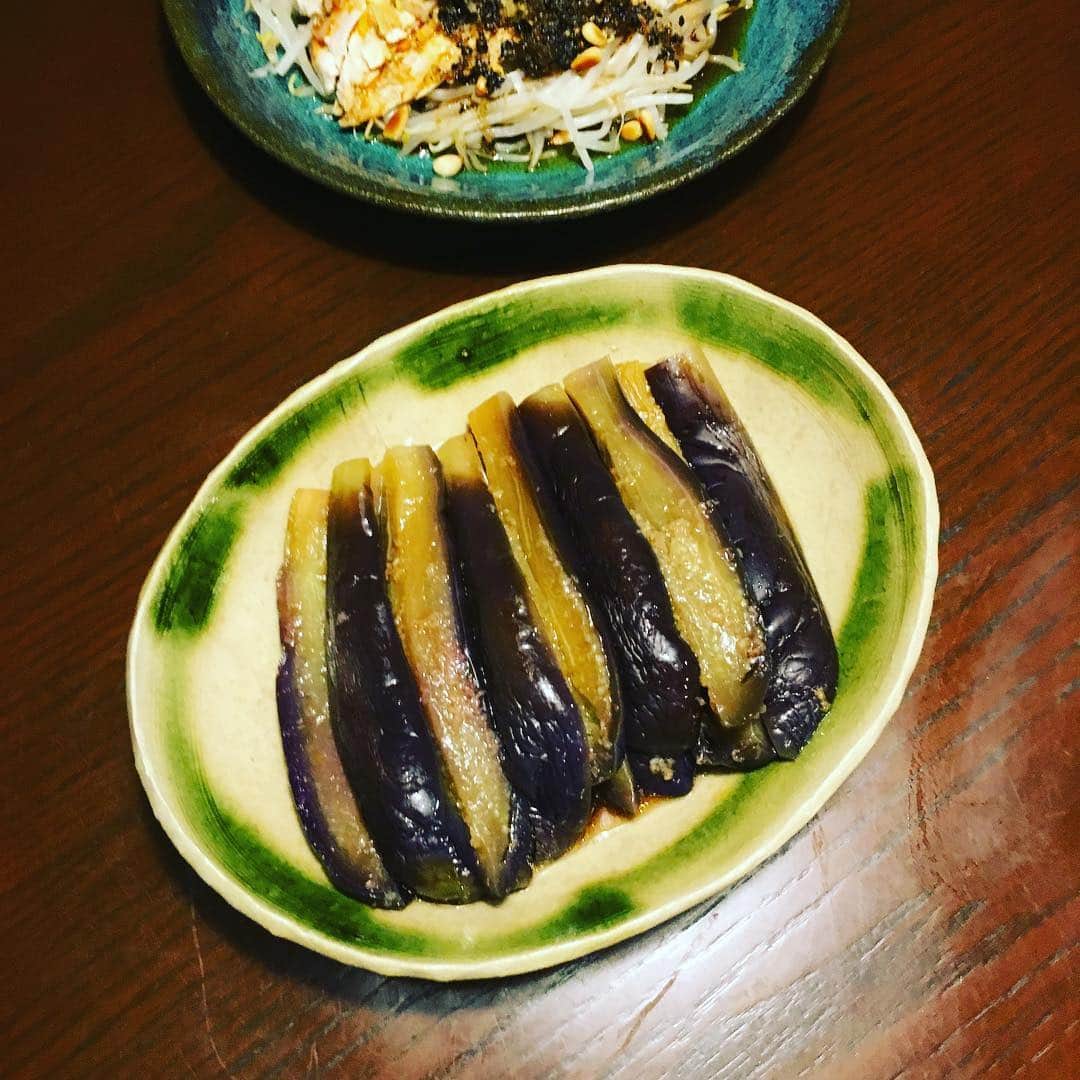 志摩有子さんのインスタグラム写真 - (志摩有子Instagram)「よだれ鷄に合わせて蒸し茄子の生姜酢醤油。ひんやりトロトロ。 #蒸し茄子 #さっぱり #夏の味」7月26日 21時23分 - ariko418