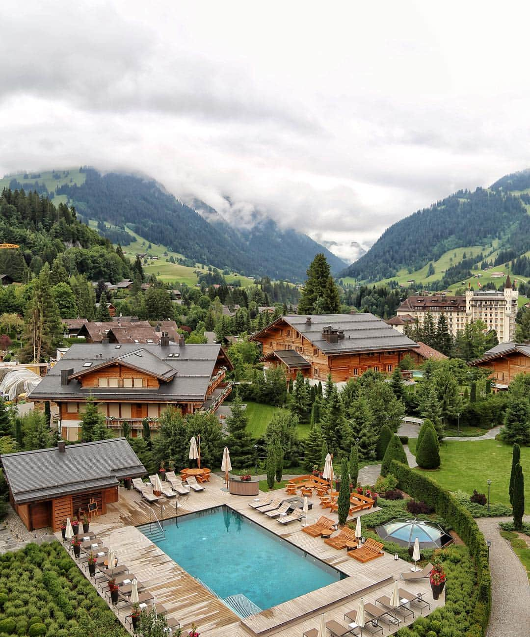 missjetsetterのインスタグラム：「Still swooning over these epic views in Gstaad, Switzerland🇨🇭 with @preferredhotels at @thealpinagstaad that our team @lizsuesai enjoyed this past week😍 I've spent a lot of time in Switzerland over the last decade & had always known Gstaad to be THE place to be in the Winter, but Summer in Gstaad has officially won my heart❤️ Make sure to head over to @travelchannel as I'll be taking over for the day to share with you moments from our time in Switzerland🇨🇭 #PHRinSwitzerland」