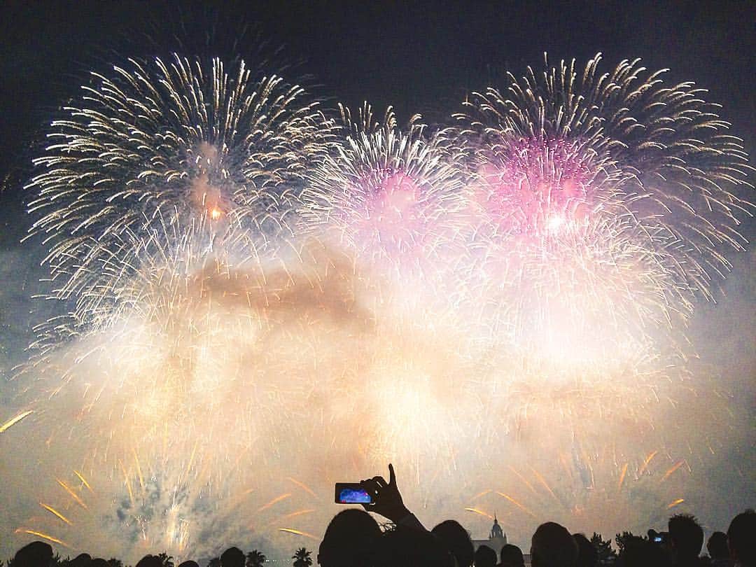 のインスタグラム：「Beautiful Japanese fireworks 🎆🎇🏙🌃❤️🙏 #relax#enjoy#summer#花火 #i#love#my#life」