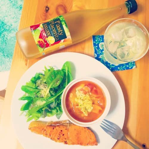 ファスティープラセンタさんのインスタグラム写真 - (ファスティープラセンタInstagram)「- 【DINNER】 一日、お疲れ様でした。 日中の疲れを一息ついて癒しましょう♪ . ファスティープラセンタと軽食のおすすめメニューは、 「ごはんの量はグー、お肉やお魚の量はパー、野菜は両手」を 目安に召し上がってくださいね。 . . #style　#tokyo　#japan　#instagood　#happy　#fasty　#fastyplacenta　#instagram　#instagood　#instalove #follow　#naturalgarden #diet #summer #dinner  #ファスティー　#ファスティープラセンタ　#酵素ダイエット　#140万本突破　#酵素ドリンク　#短期集中ダイエット　#ダイエットも美容もこれ1つ　#熱に強い酵素　#成功者続出 #痩せてる人と太ってる人の違いは…？ . @fastyplacenta .」7月27日 18時11分 - fastyplacenta