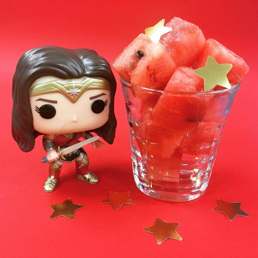 映画『ワンダーウーマン』公式のインスタグラム：「今日は #スイカの日 🍉 #ワンダーウーマン #wonderwoman #スーパーヒーロー #superheroes #DC #アメコミ #americancomics #映画 #movies #夏休み映画 #美女戦士 #最強」