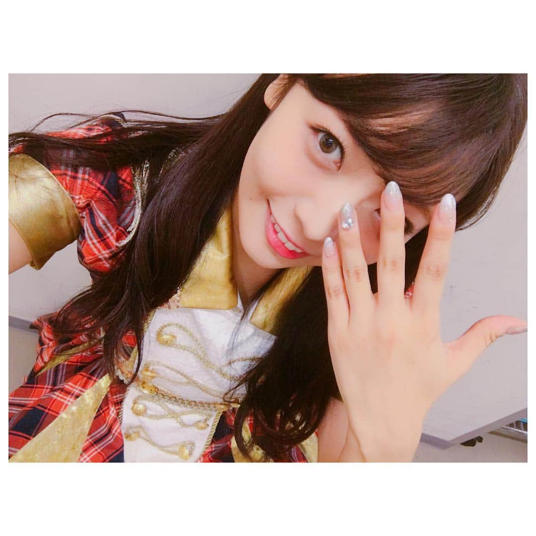 二村春香のインスタグラム：「昨日の公演で、 らんらんと一緒に #カラコン つけた(｡･ω･｡) 私のは、#安室奈美恵 さんの #ReVIA の #ミストアイリス 💕 私、目が小さいから自然なやつがよくて、 まきこさんに教えてもらった(｡･ω･｡) . らんらんは違うやつつけてた！」