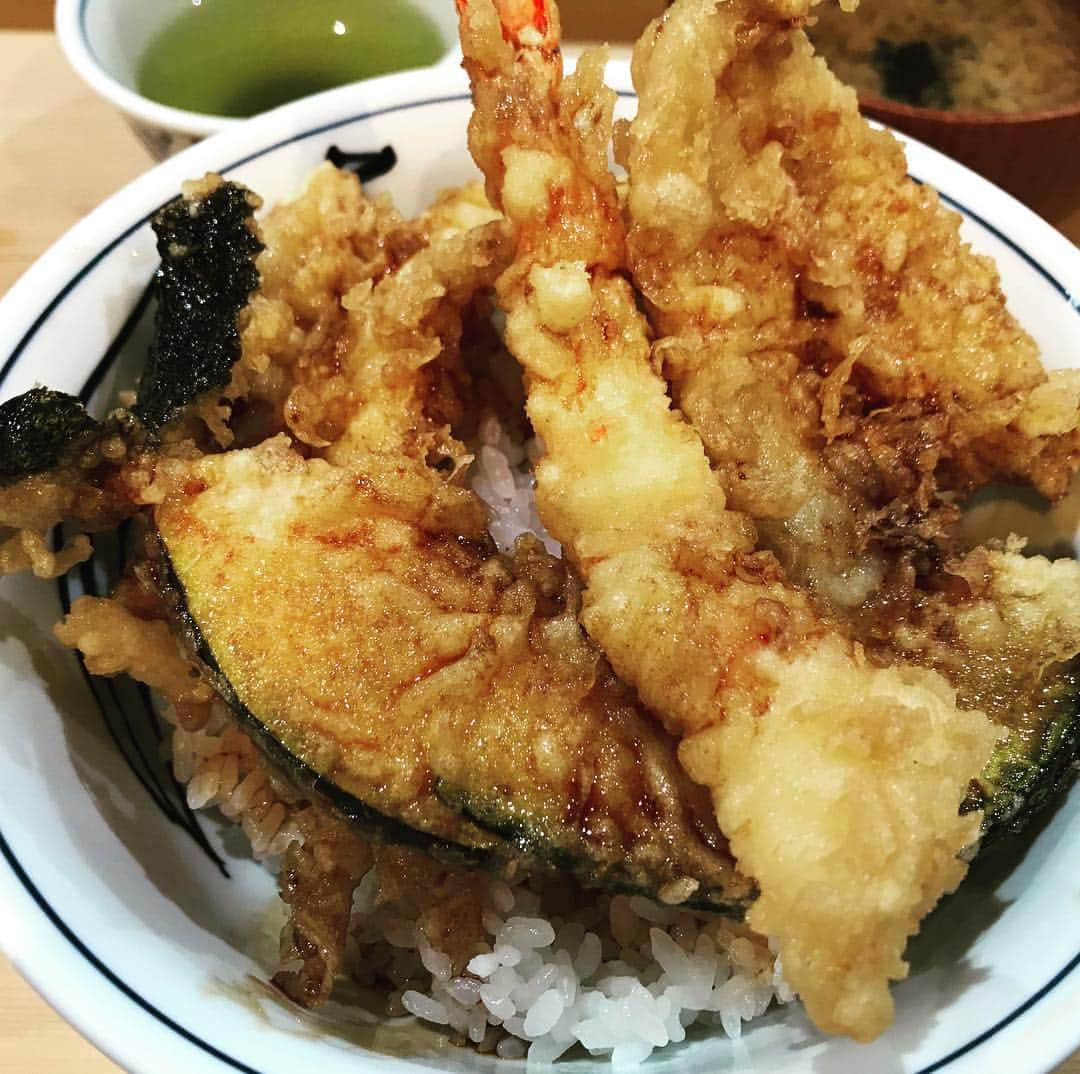 Miku Hirata 平田未来さんのインスタグラム写真 - (Miku Hirata 平田未来Instagram)「今日はオフィスワークの日なので、天丼をいただいた。」7月27日 13時34分 - hirata