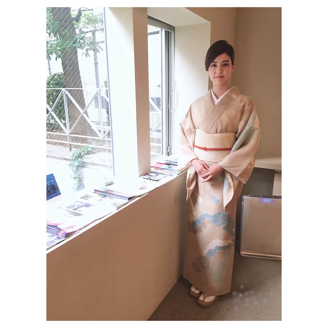 藤井美菜さんのインスタグラム写真 - (藤井美菜Instagram)「. ある日、お着物を着て。 어느날, 키모노를 입고.  #日本#和#일본#Japan#着物#키모노#kimono#東京#도쿄#Tokyo」7月27日 19時29分 - fujii_mina_0715