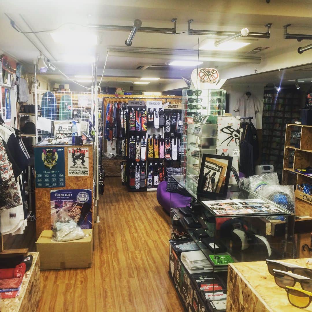 N∀OKIさんのインスタグラム写真 - (N∀OKIInstagram)「先日の名古屋 LIVE終わりに 久々SHINの店  CRUCIALへ  毎度ええ時間した  #DxAxM #CRUCIAL #アンパンマン #名古屋」7月27日 14時08分 - chairoy1945