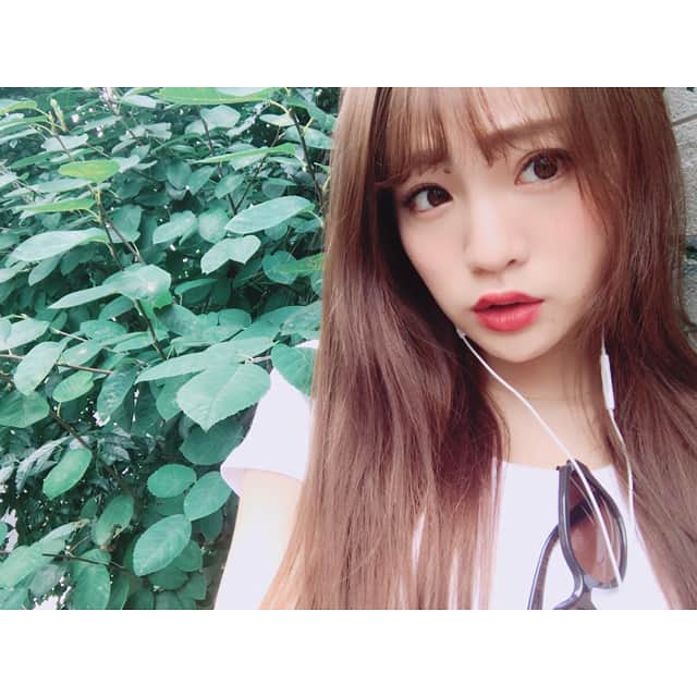 志田友美（ゆうみん）のインスタグラム：「マツエクしたよ🙋♡ だーいぶメイク時間削られるし夏はマスカラ落ちたりするしすぐヨレるから助かる💋 😘 上まつげのみだよん🤔❤️ ㅤㅤㅤㅤㅤㅤㅤㅤㅤㅤㅤㅤㅤ 本数✔️120 素材✔️セーブル カール&長さ✔️CC8 CC9 CC8㎜ 太さ✔️0.15㎜×0.1㎜ 担当✔️ @yuina_21  ㅤㅤㅤㅤㅤㅤㅤㅤㅤㅤㅤㅤㅤ ㅤㅤㅤㅤㅤㅤㅤㅤㅤㅤㅤㅤㅤ ㅤㅤㅤㅤㅤㅤㅤㅤㅤㅤㅤㅤㅤ 私のInstagram見た🌟で、 ご新規様のみ全てのエクステメニュー ・上まつげ初回オフ無料＆コーティング付き ・高級シルクorミンク選択可能 （最高級セーブル＋1000円） ♥︎80本 \ 8,800➡︎5,500円 ♥︎100本 \ 11,000➡︎6,500円 ♥︎120本 \ 13,200➡︎7,500円 ♥︎140本 \ 15,400➡︎8,500円 ♥︎160本 \ 17,600➡︎10,500円 ♥︎180本 \ 19,800➡︎12,500円 ♥︎200本 \ 22,000➡︎14,500円 ♥︎下まつ付け放題 \ 5,500➡︎3,500円 ※下まつ毛のオフは行っておりません。 ㅤㅤㅤㅤㅤㅤㅤㅤㅤㅤㅤㅤㅤ お問い合わせ&ご予約は… ☎︎ 03-6416-9796  住所：東京都渋谷区宇田川町31-4シノダビル8Ｆ  ㅤㅤㅤㅤㅤㅤㅤㅤㅤㅤㅤㅤㅤ  #マツエク #目のアップがなんか変態ぽい🤣 #new #salon #eyelash #extension #shibuya #lapis #selfie #eye #tokyo」