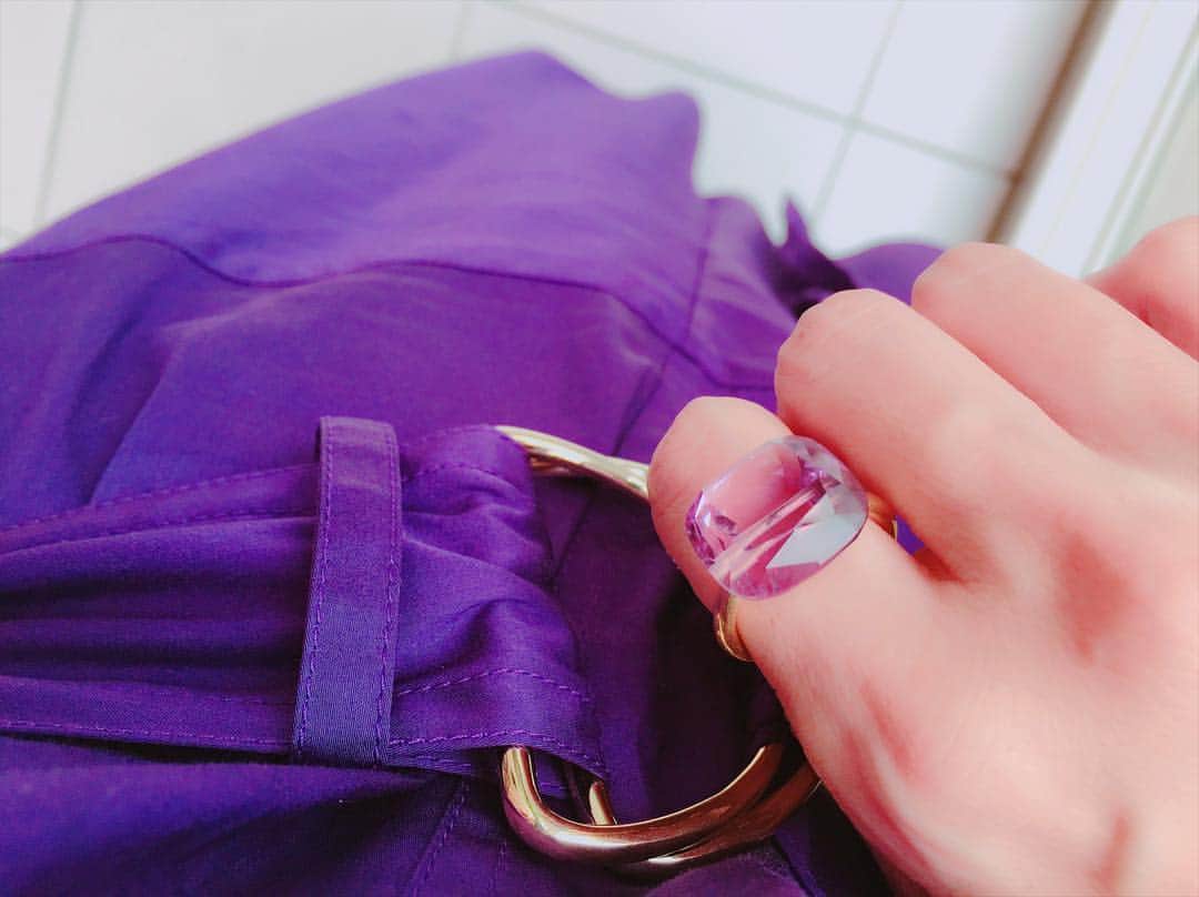 神崎恵さんのインスタグラム写真 - (神崎恵Instagram)「リングは #etsukosonobe 💍 必ず毎日つける指輪。 #バーニーズニューヨーク銀座 にて出会いました✨」7月27日 15時43分 - megumi_kanzaki